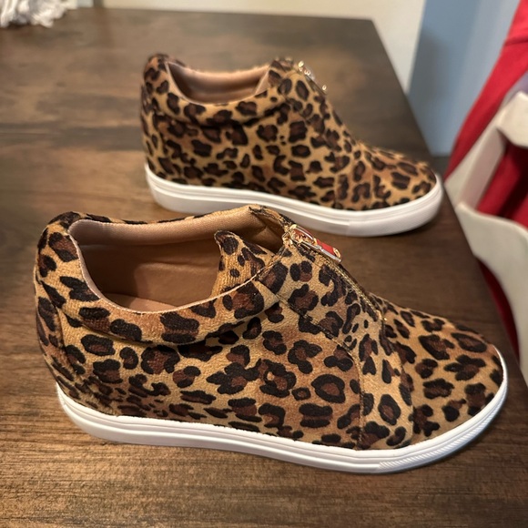 Leopard print wedge sneakers size 7 - Picture 2 of 5